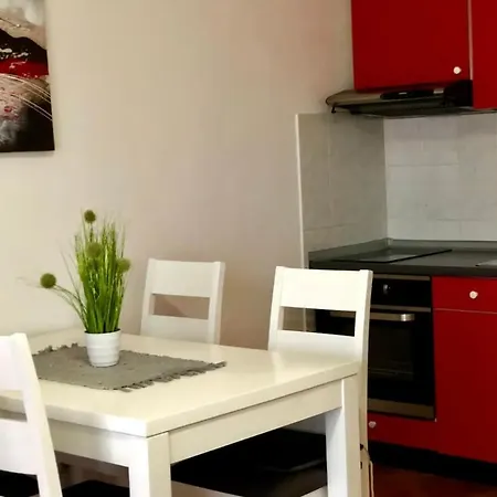 아파트 Near Beach With Garage And Balcony 스플리트