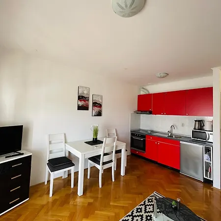 Near Beach With Garage And Balcony 아파트 *