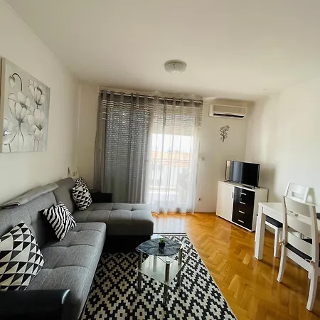 아파트 Near Beach With Garage And Balcony *