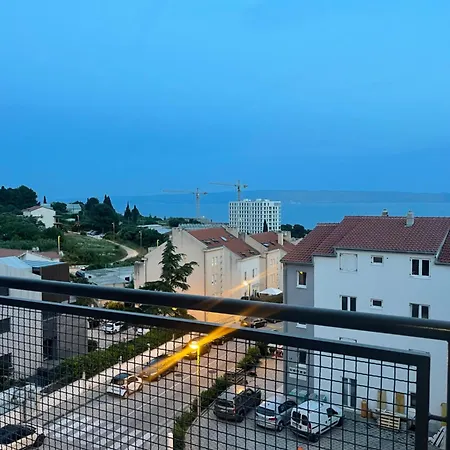 Near Beach With Garage And Balcony 아파트 스플리트